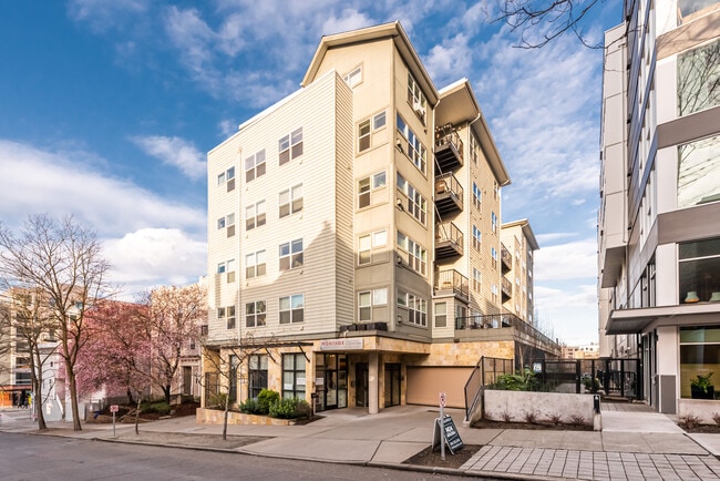 Building Photo - Flora Flats