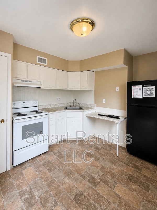 Building Photo - 2631 Tyrell Dr