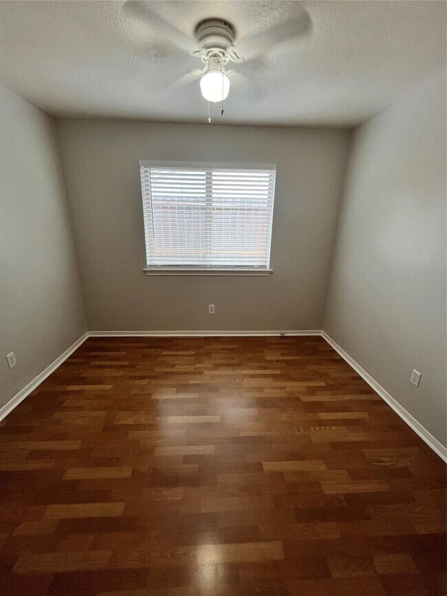 Foto del edificio - 6218 Woodland Forest Dr