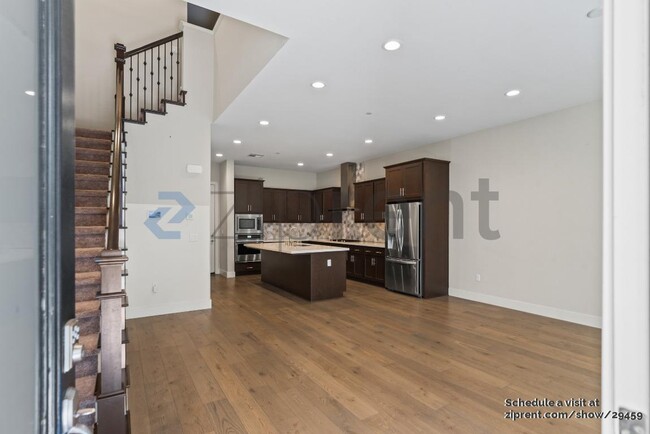 Building Photo - 850 Anson Ln