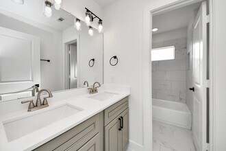 Building Photo - 4324 Avron Dr