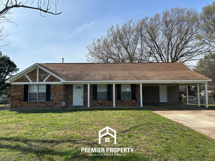 Spacious 3BR/2BA Home in Walls, MS | Brick Fireplace & Large Fenced Backyard - Spacious 3BR/2BA Home in Walls, MS | Brick Fireplace & Large Fenced Backyard