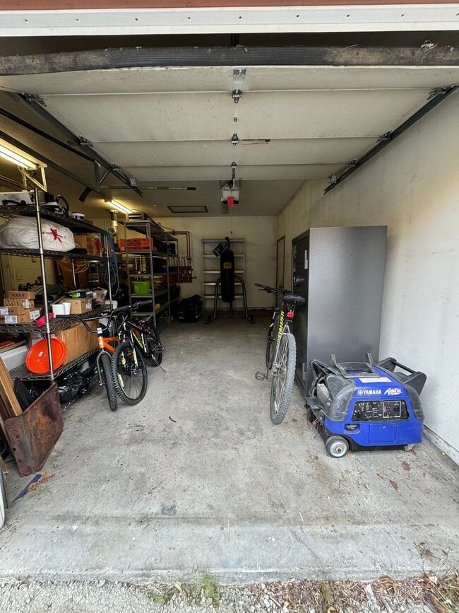 Building Photo - 3 Bedroom 1 -1/2 Bath Lower Apartment with...