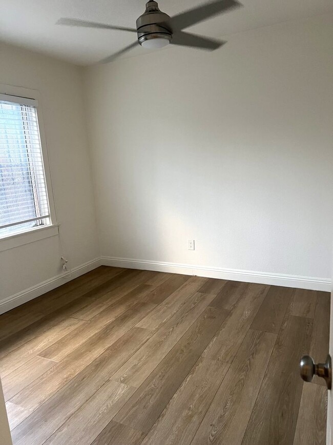 Building Photo - 227-229 E 78th St