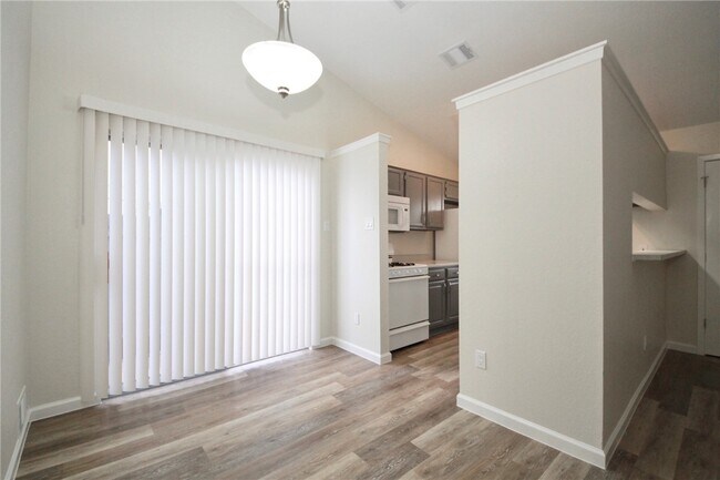 Foto del edificio - 624 Greenlawn Blvd