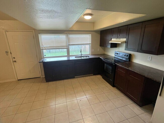 Foto del edificio - Beautiful 3 Bedroom 2 Bathroom in Plano!