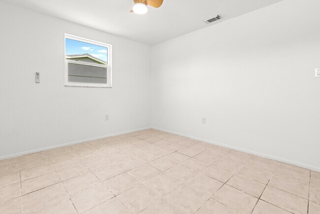 Foto del edificio - 1057 Tropical Ave NW