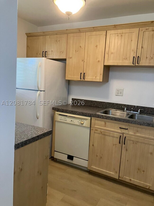 Foto del edificio - 3500 Gateway Dr