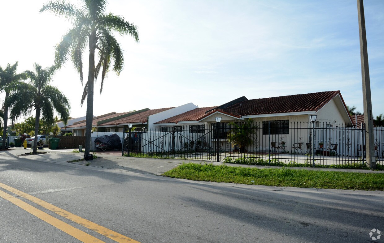 8886 NW 119th St, Hialeah Gardens, FL 33018 Apartments in Hialeah