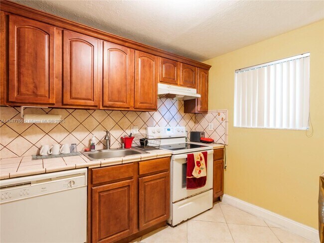 Foto del edificio - 3195 Foxcroft Rd