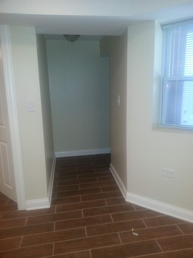 Foto del edificio - 5647 W Leland Ave