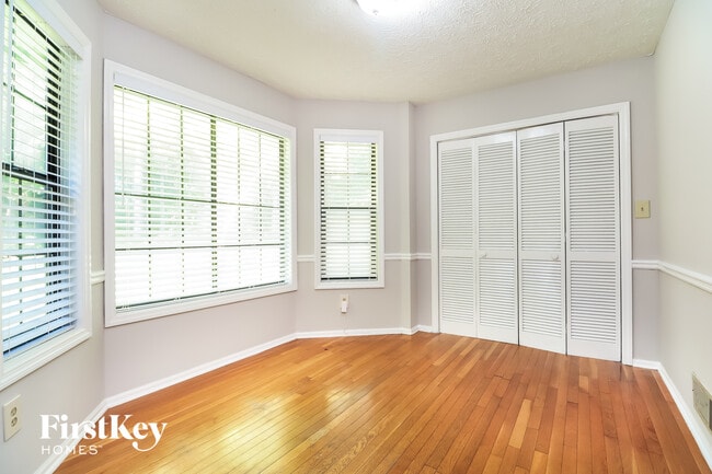 Foto del edificio - 140 Brookfield Dr