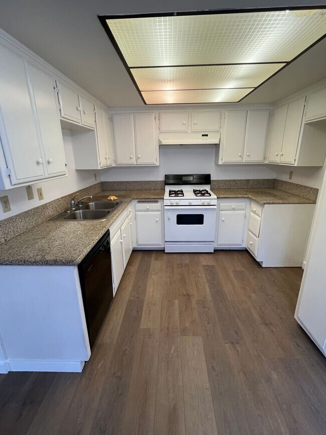 Foto del edificio - 2 Bed, 2 Bath Condo - 24317 El Pilar