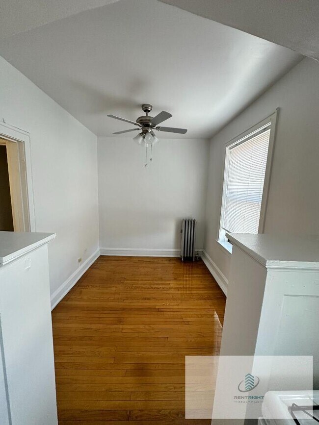 Foto del edificio - 4055 N Elston Ave