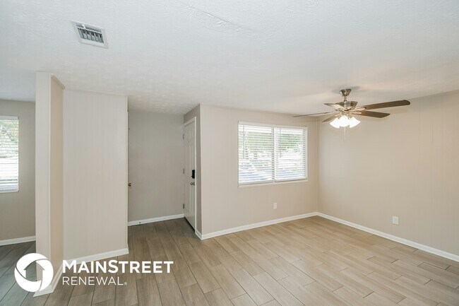 Foto del edificio - 4425 Jana Ln N