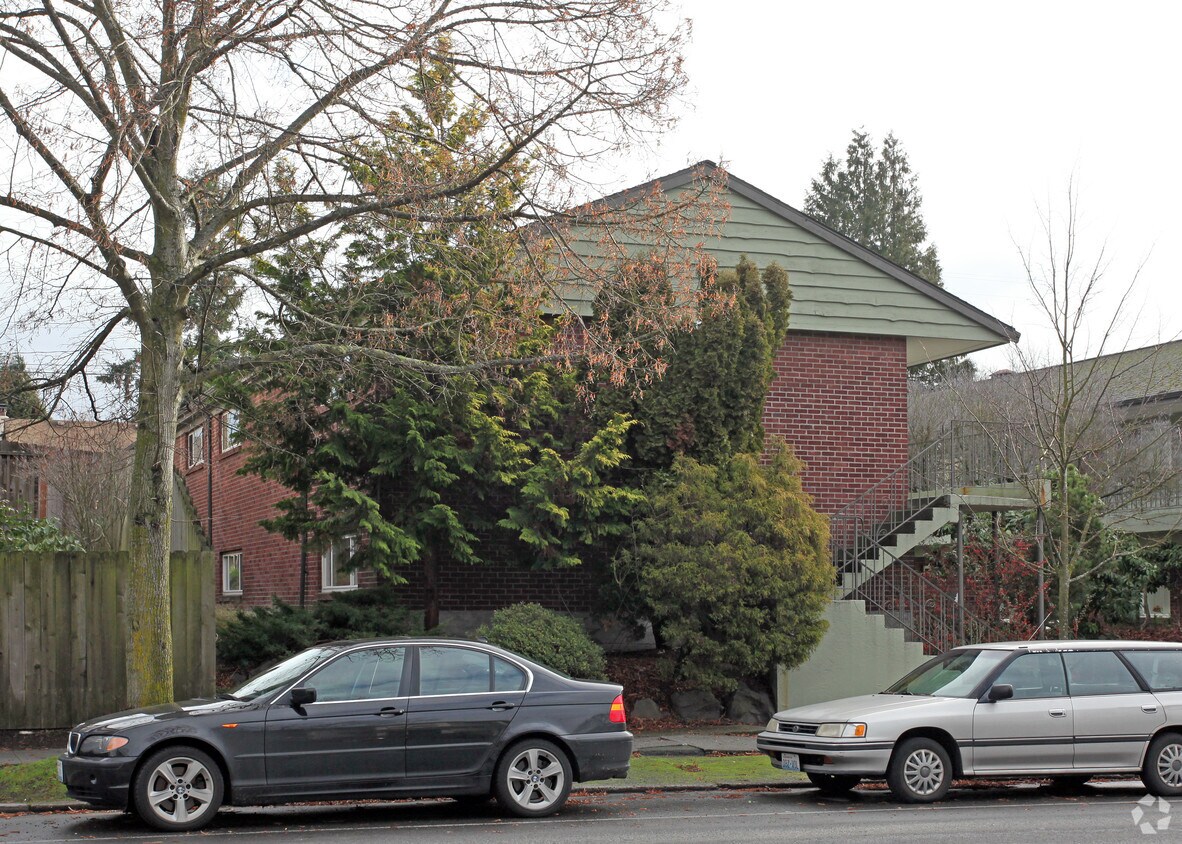 Building Photo - 4022-4028 California Ave