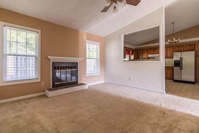 Foto del edificio - 772 Pinewood Dr