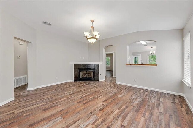 Sala de estar - 2710 Greenlee Dr