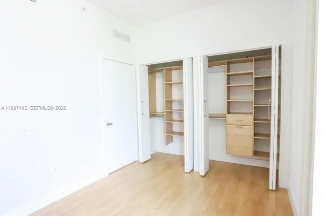 Foto del edificio - 350 NE 24th St
