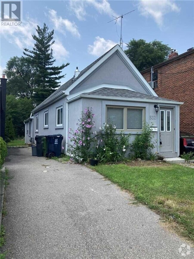 Building Photo - 532 Jane St