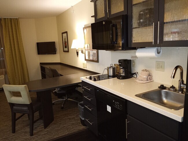 Building Photo - 110 W Longview Ave