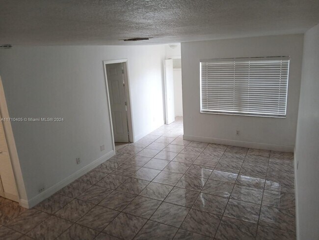 Building Photo - 7318 NW 76th Dr