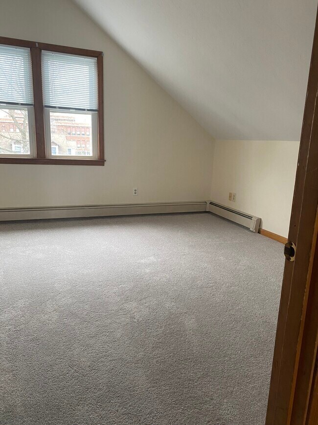 17 Grafton St Unit 3, Quincy, MA 02169 Condo for Rent in Quincy, MA