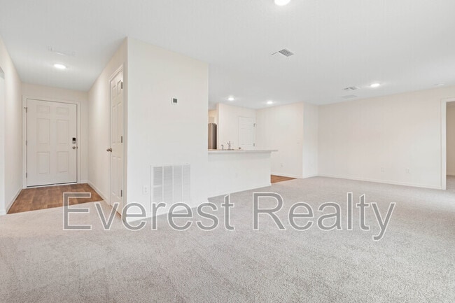 Building Photo - 9 Roxland Lane
