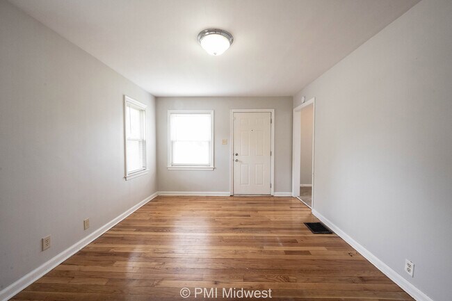 Building Photo - 4862 N Ralston Ave