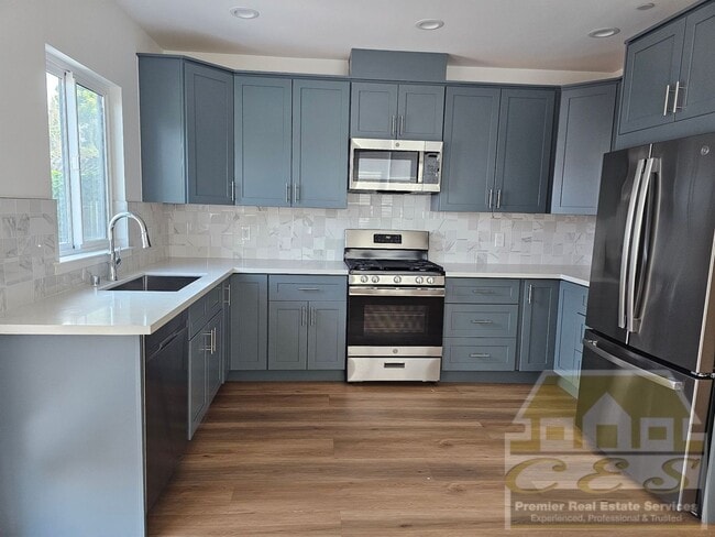 Foto del edificio - Modern Elegance Meets Timeless Charm – 4 bedroom 4 bath Home in North Oakland