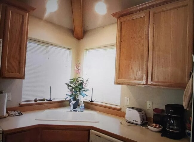 Building Photo - 5027 Falcon Dr