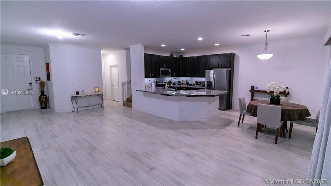 Foto del edificio - 4633 Horseshoe Cir