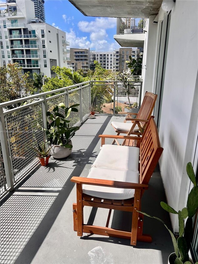 Foto principal - 455 NE 25th St