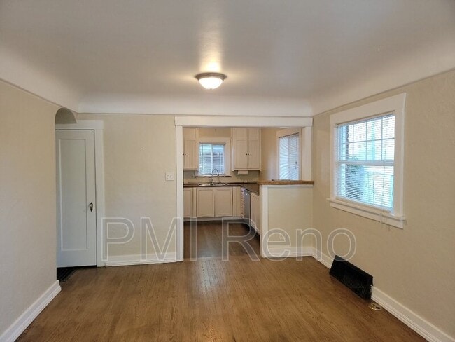 Building Photo - 315 Ryland St