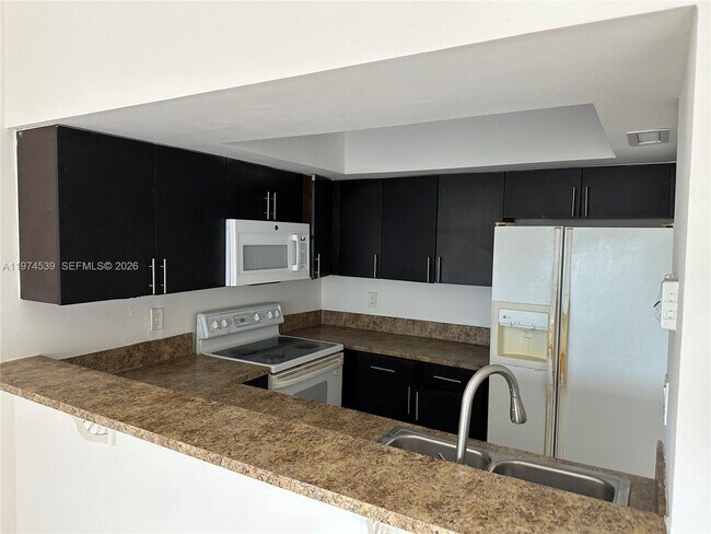 Foto del edificio - 16220 NW 2nd Ave