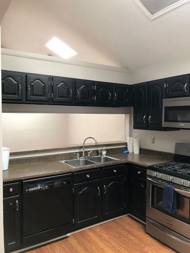 Building Photo - 2 Bedroom Single Family Home in San Antonio