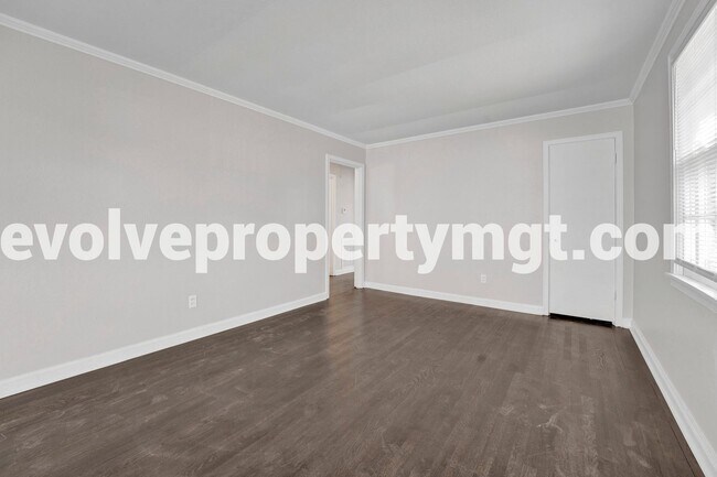 Foto del edificio - LARGE 4/2 IN HEART OF BERCLAIR