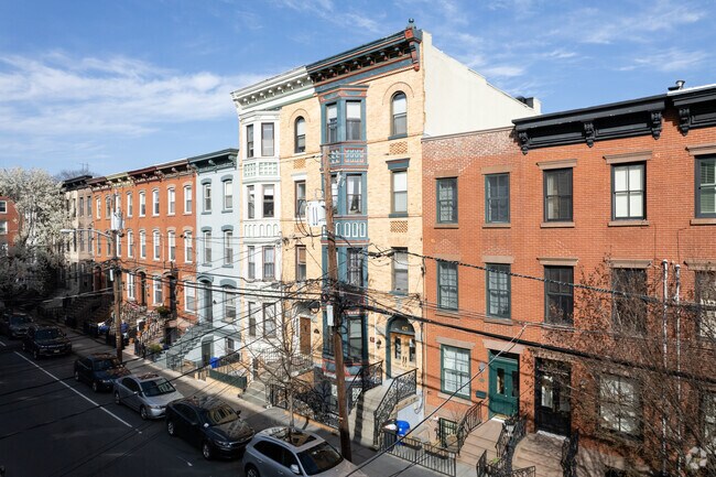 Building Photo - 829 Garden St