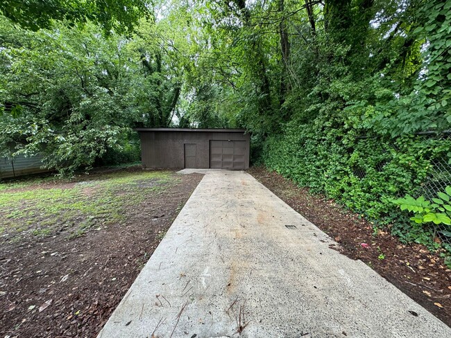 Building Photo - Nice 3/1 House in South Rome- $1,195