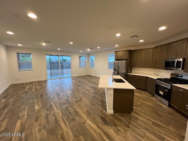 Foto del edificio - 8122 E Paloma Ave
