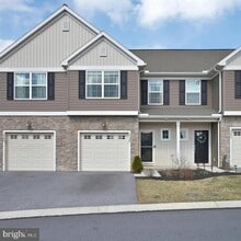 Building Photo - 1728 Fairbank Ln