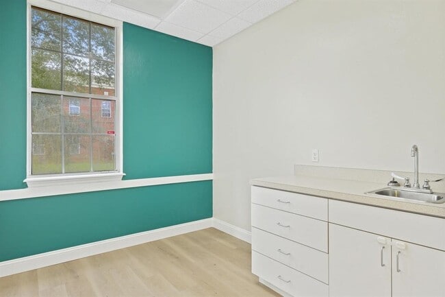 Building Photo - 3606 Maclay Blvd