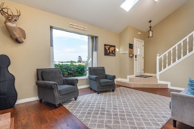 Building Photo - Spacious and Beautiful Home with Private A...