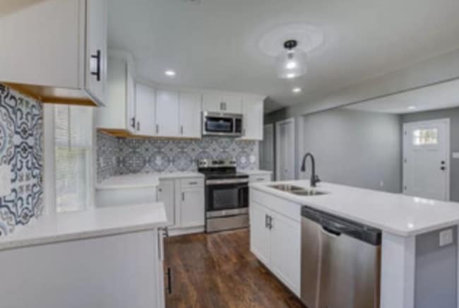 Building Photo - 1004 Redford Dr SE