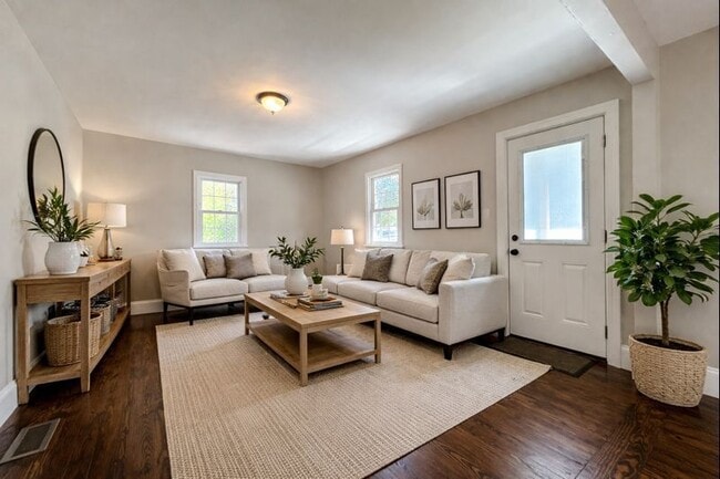 Building Photo - 217 Skyland Ave