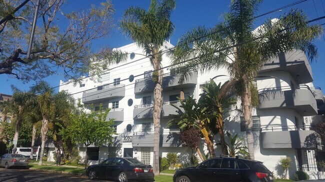 Building Photo - 2050 S Bentley Ave