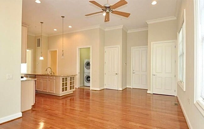 Building Photo - 4511 Pleasant Ave