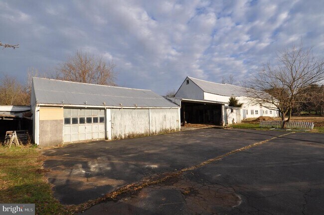 Building Photo - 297 Monmouth Rd