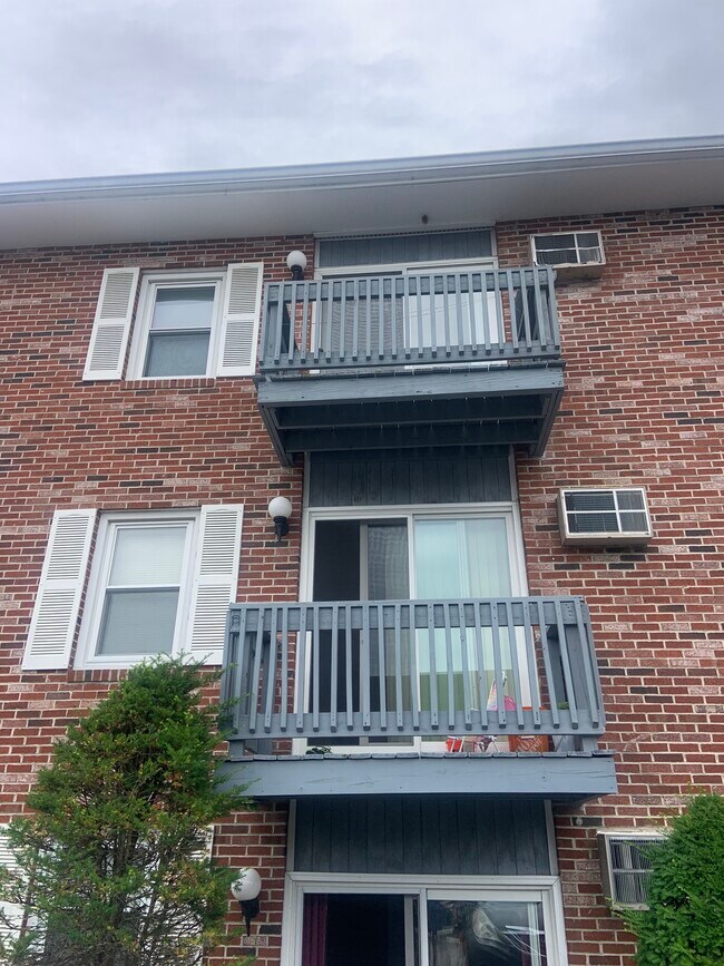 Balcony - 200 Manville Hill Rd