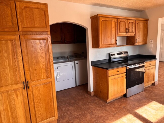 Building Photo - 3 Bedroom, 2 Bathroom Home in Cedar Crest, NM.